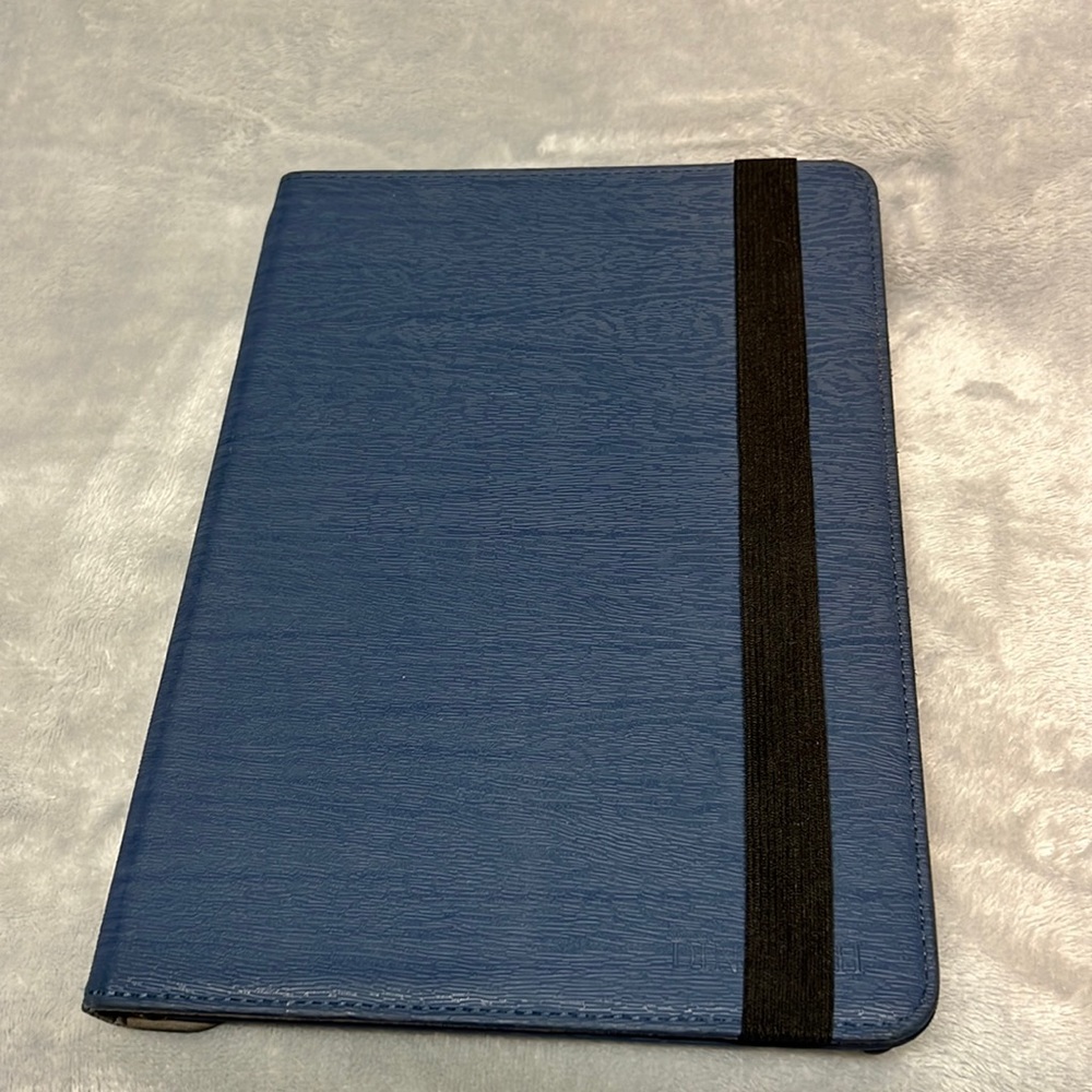 iPad 10.5 case with detachable keyboard.